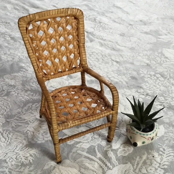 mini wicker chair